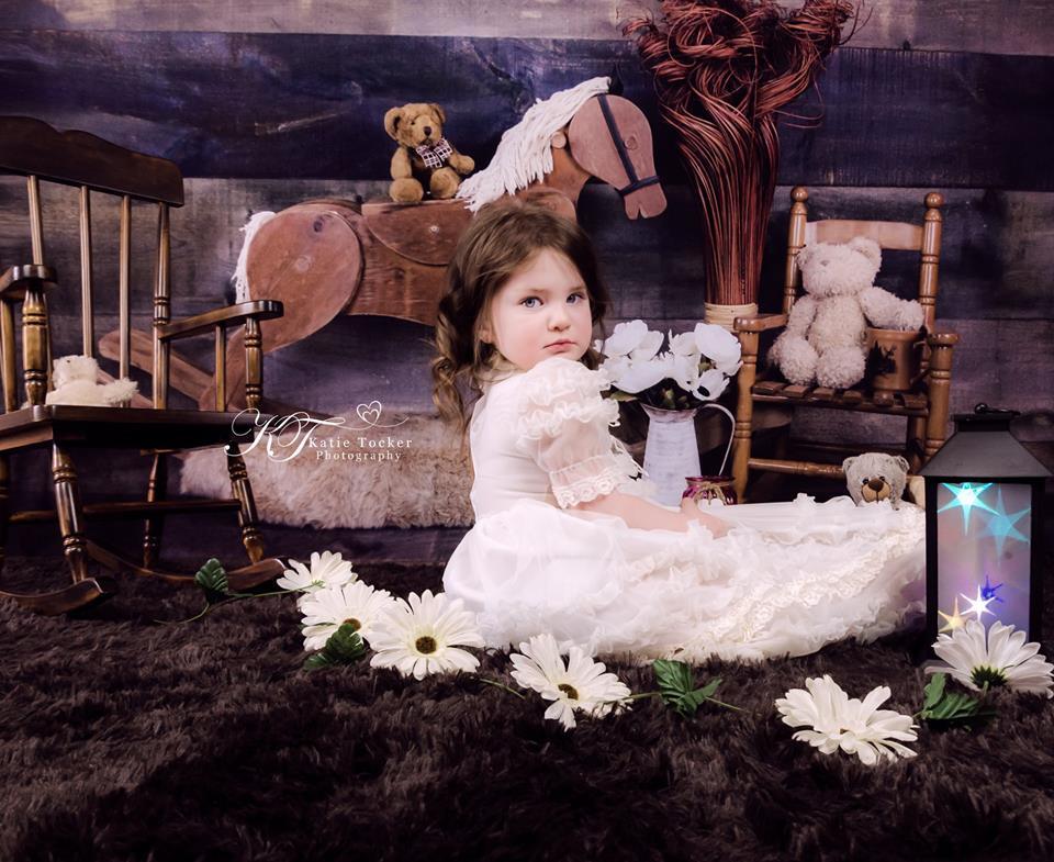 Kate Rocking Horse und Teddybär Kinder Kulisse für Fotografie Entworfen von Amanda Moffatt - Kate Backdrop.de