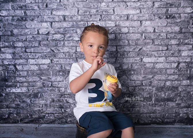 Kate Retro dunkler Steigungs-Backstein-Hintergrund entworfen von Arica Kirby - Kate Backdrop.de