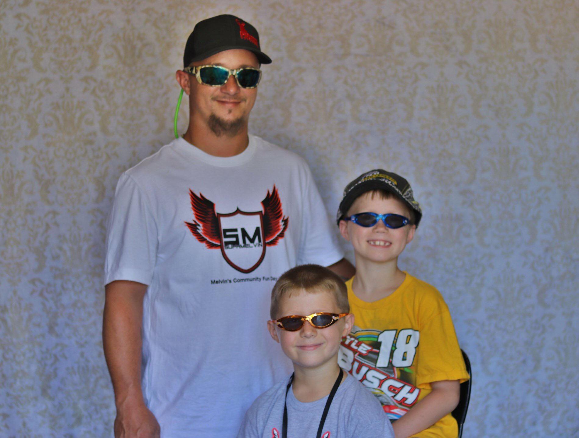 Kate Gold Demask Klassik Hintergrund für Fotografie Entworfen von Erin Larkins - Kate Backdrop.de