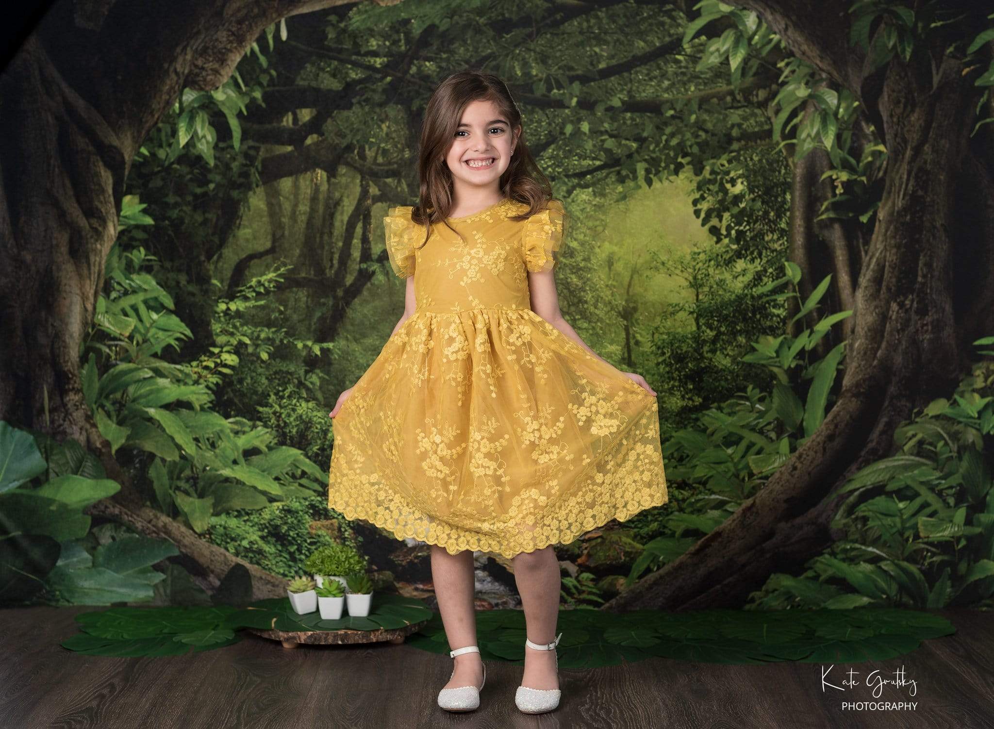 Kate Wald mit grünen Bäumen und Bach Frühling zum Fotografieren - Kate Backdrop.de