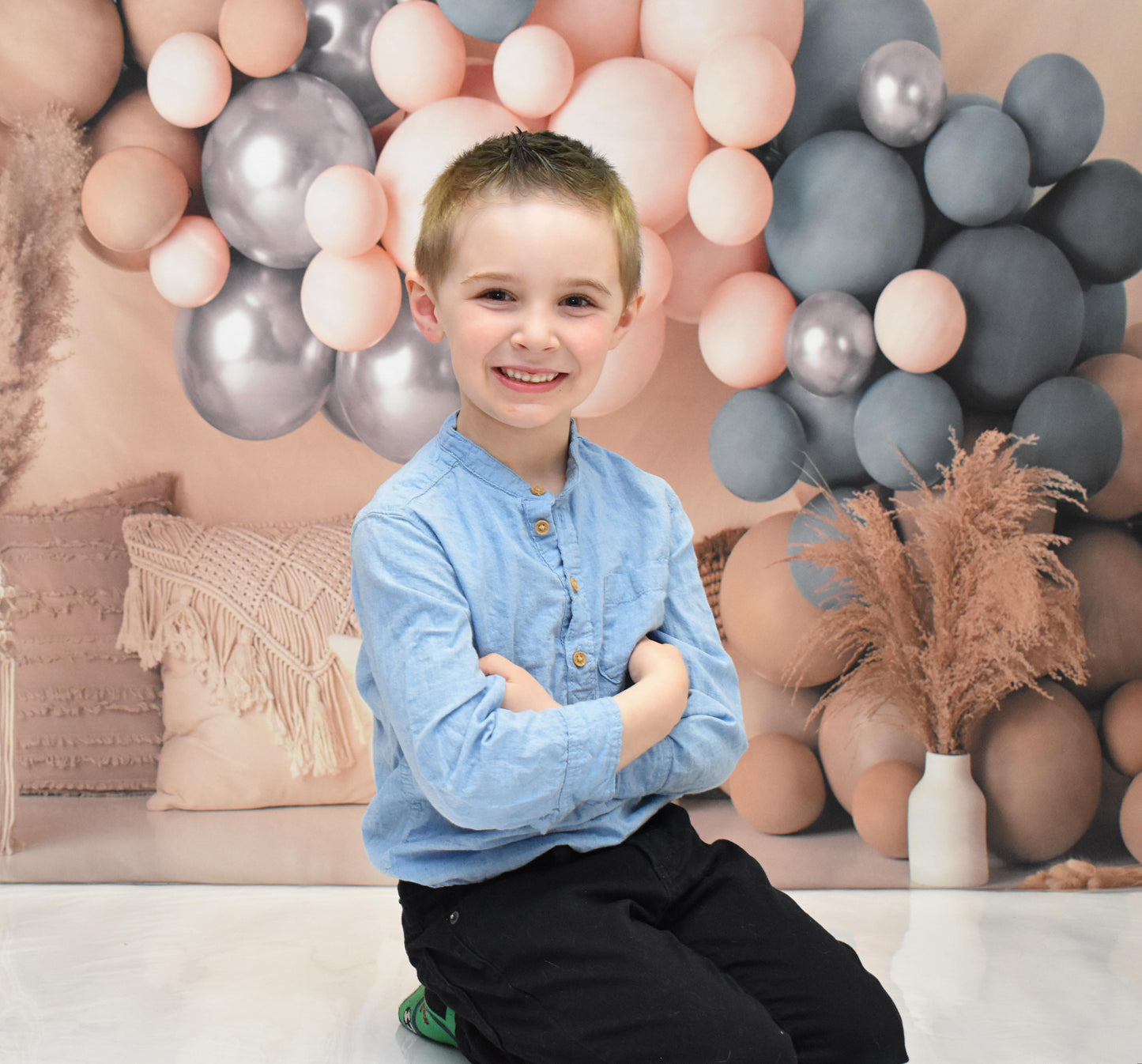 Kate Boho Ballons Hintergrund Makramee Kissen von Mandy Ringe Photography - Kate Backdrop.de