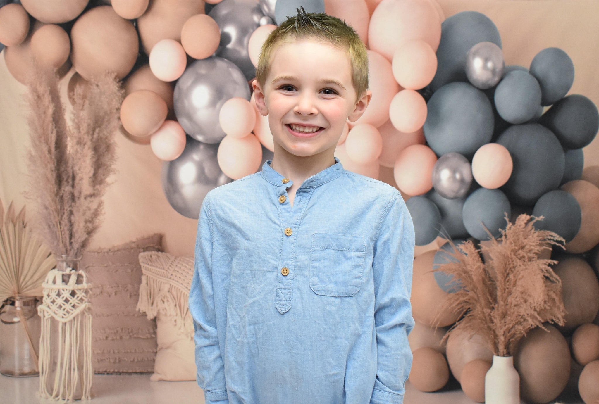 Kate Boho Ballons Hintergrund Makramee Kissen von Mandy Ringe Photography - Kate Backdrop.de