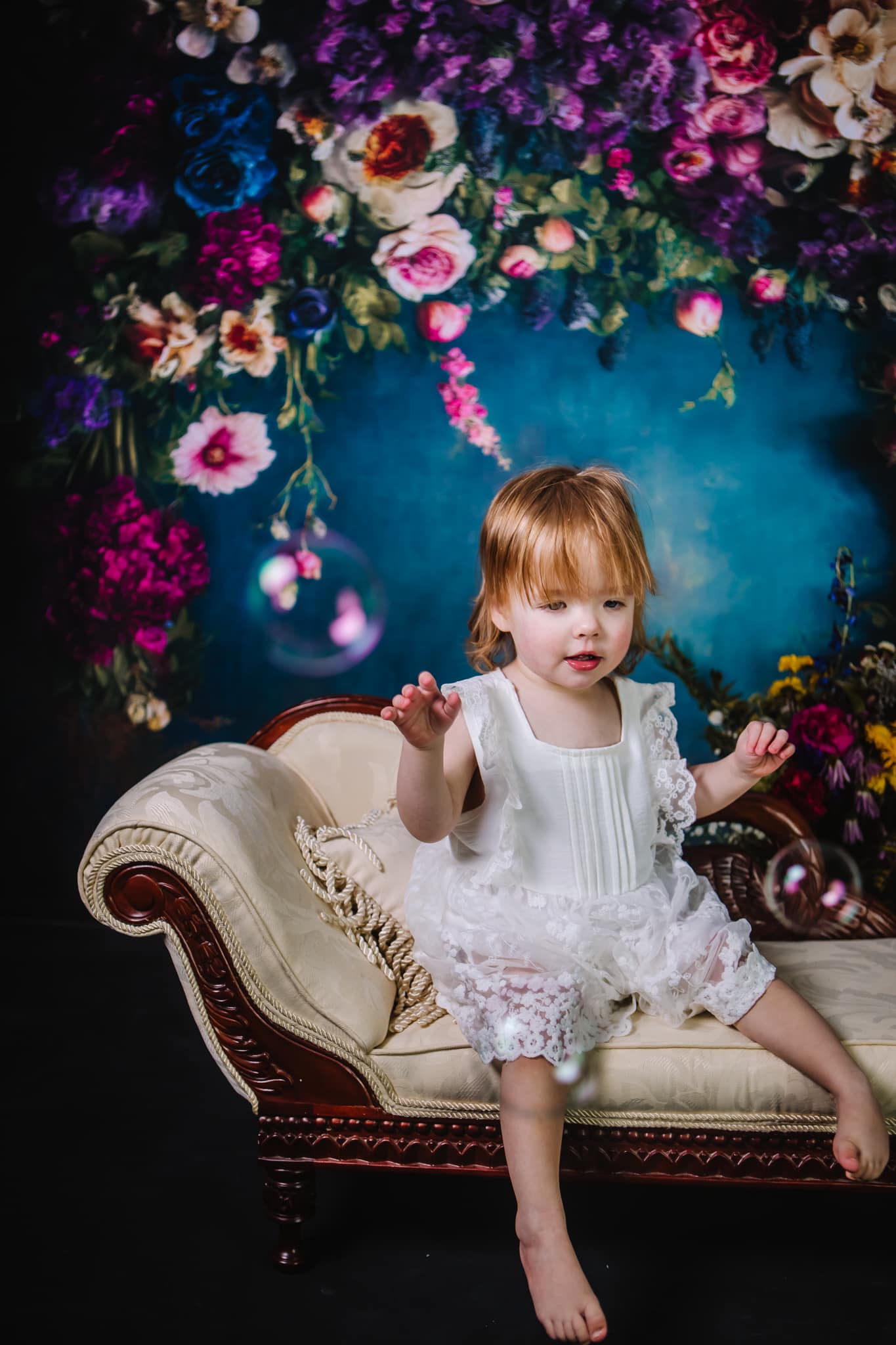 Kate Fine Art Oil Painterly floral Dark Teal Hintergrund von Mini MakeBelieve - Kate Backdrop.de