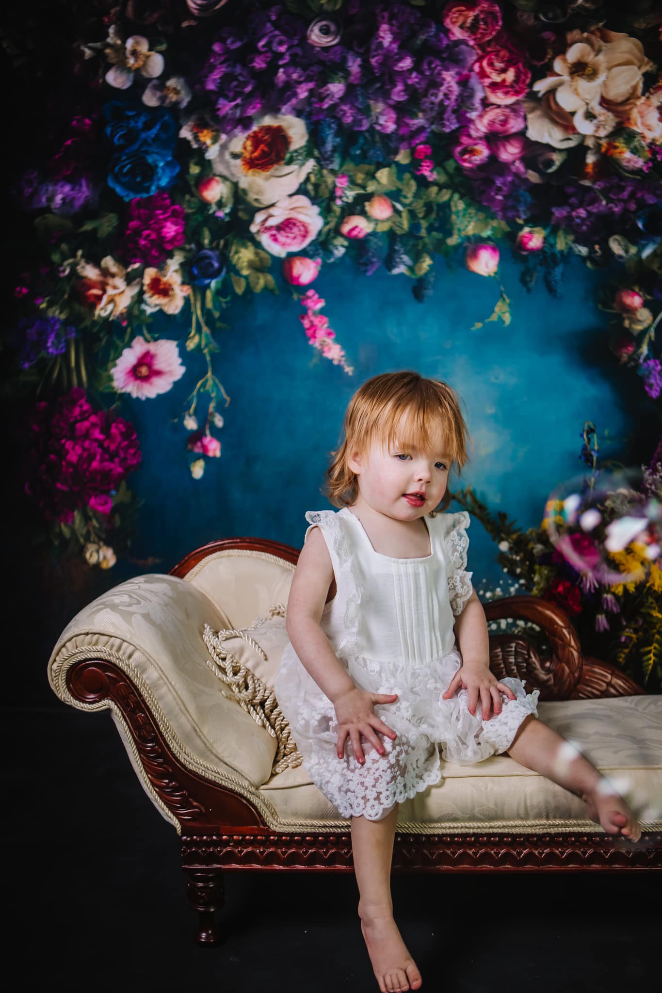 Kate Fine Art Oil Painterly floral Dark Teal Hintergrund von Mini MakeBelieve - Kate Backdrop.de