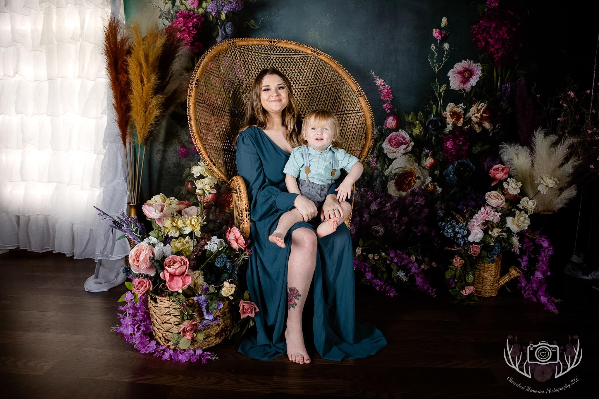 Kate Fine Art Oil Painterly floral Dark Teal Hintergrund von Mini MakeBelieve - Kate Backdrop.de