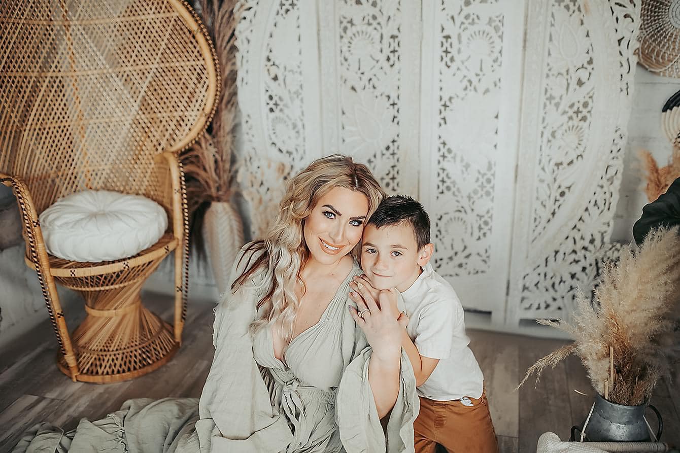 Kate Boho mit Pampasgras Hintergrund von Mandy Ringe Photography - Kate Backdrop.de