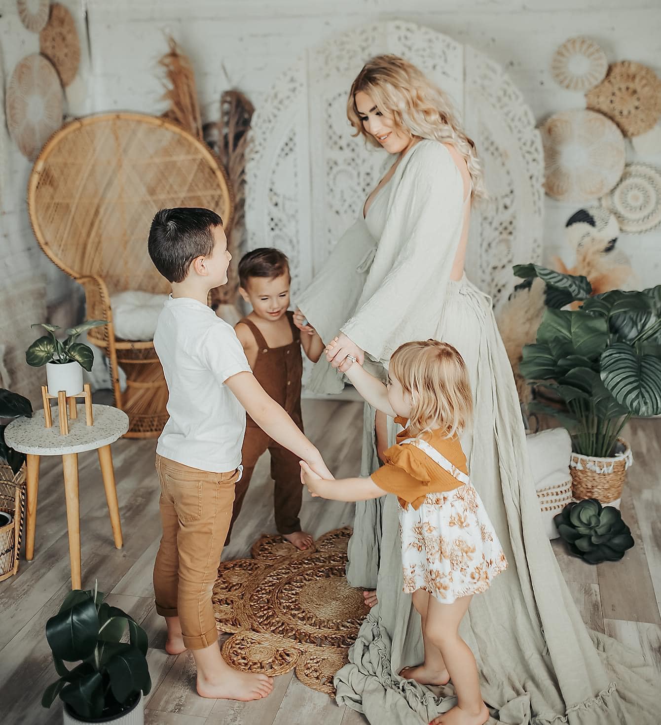 Kate Boho mit Pampasgras Hintergrund von Mandy Ringe Photography - Kate Backdrop.de