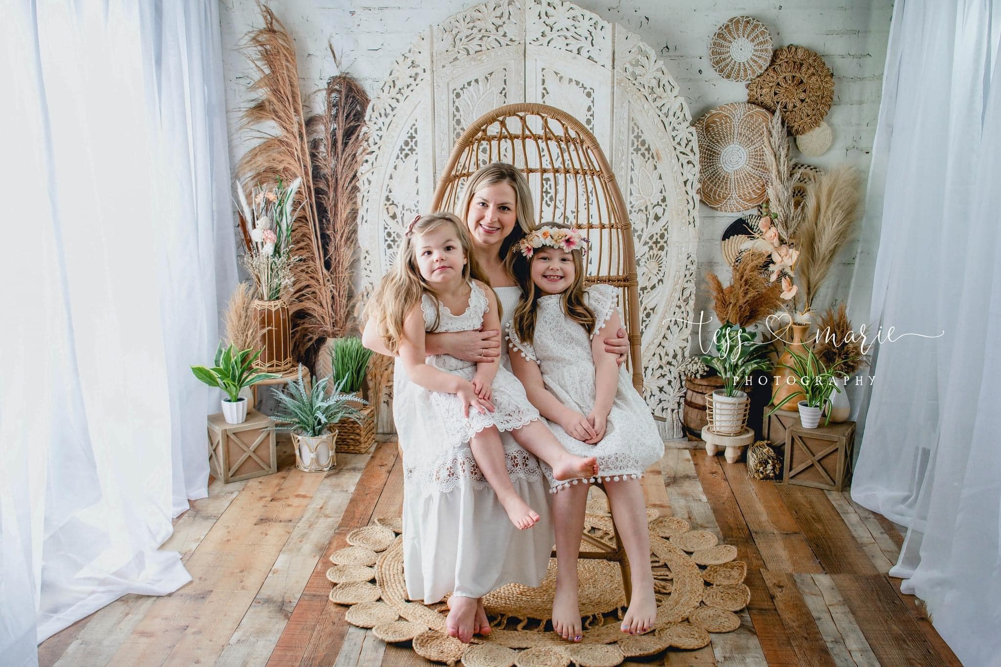 Kate Boho mit Pampasgras Hintergrund von Mandy Ringe Photography - Kate Backdrop.de