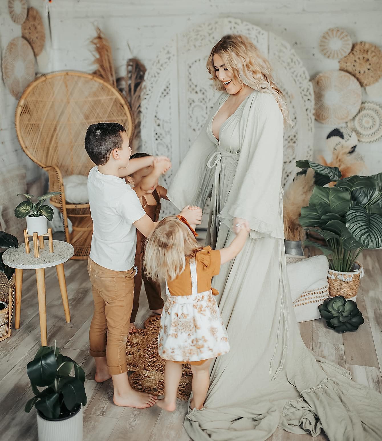 Kate Boho mit Pampasgras Hintergrund von Mandy Ringe Photography - Kate Backdrop.de