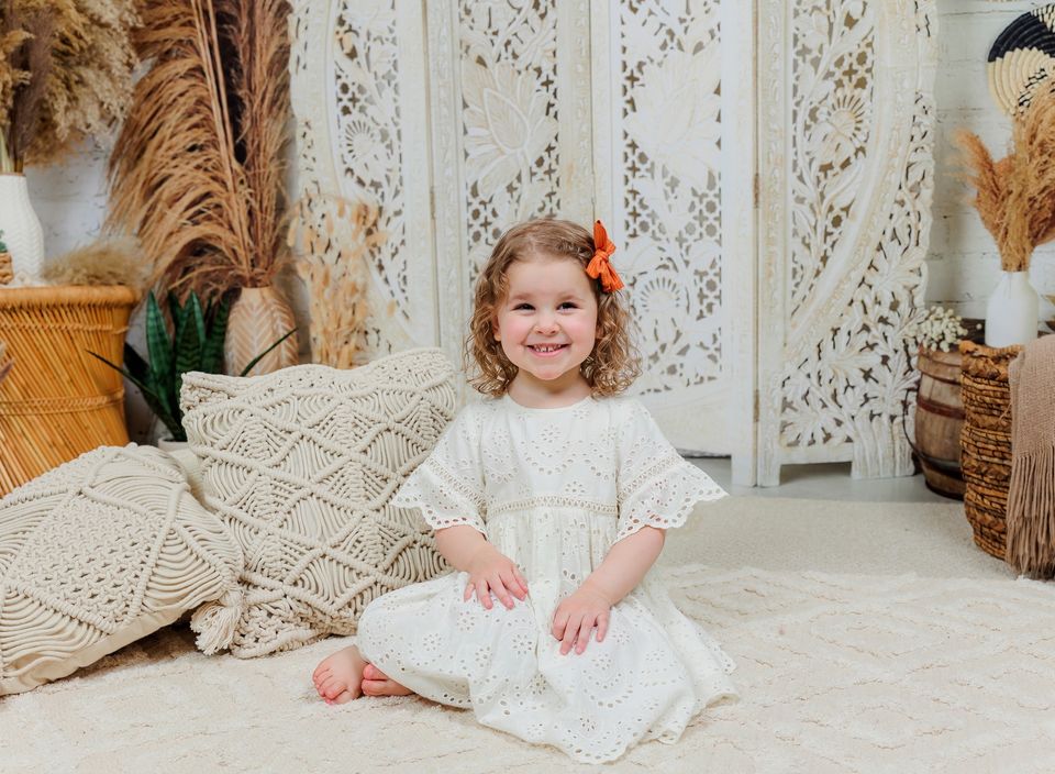 Kate Boho mit Pampasgras Hintergrund von Mandy Ringe Photography - Kate Backdrop.de