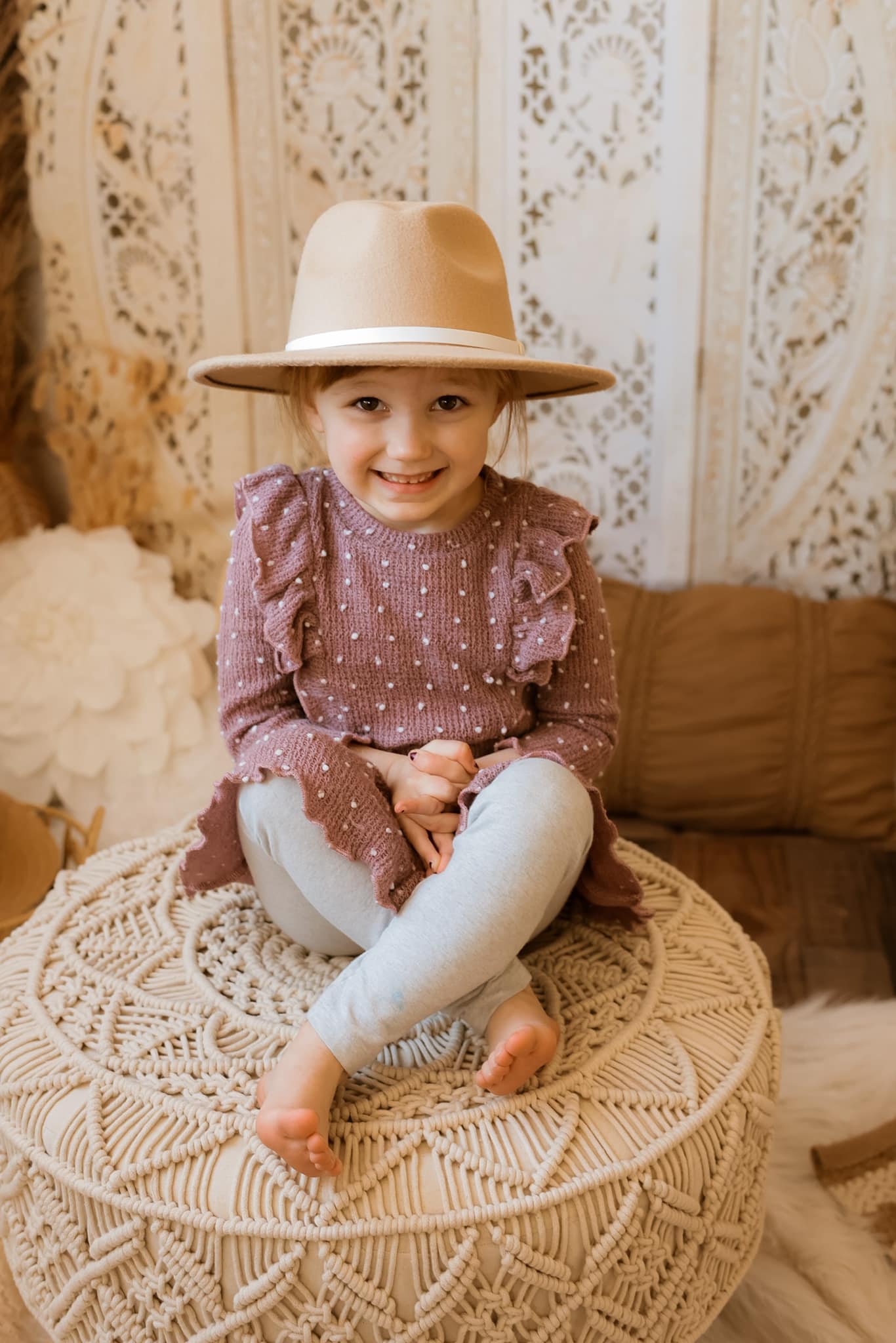 Kate Boho mit Pampasgras Hintergrund von Mandy Ringe Photography - Kate Backdrop.de