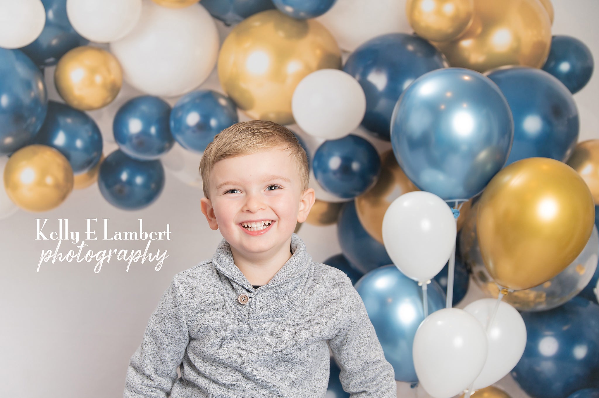 Kate Marineblaue und goldene Ballongirlande als Hintergrundkulisse von Mandy Ringe Photography - Kate Backdrop.de