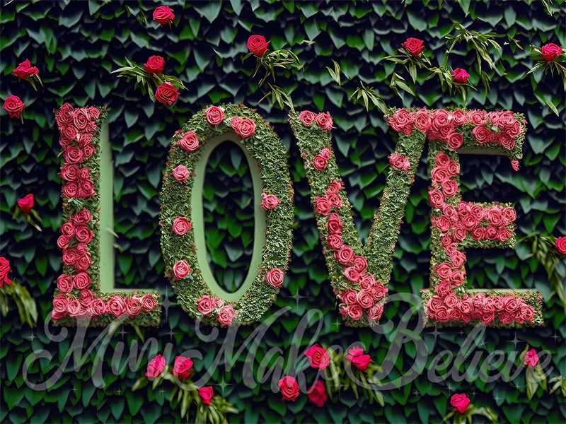 Kate Valentine Rosa Blume Liebe Buchstaben auf Gras Wandhintergrund von Mini MakeBelieve