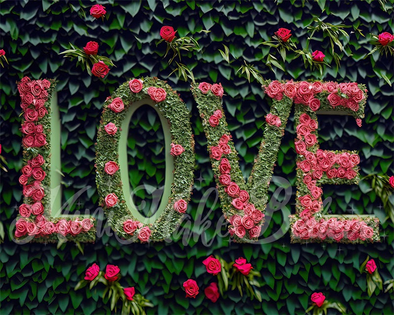 Kate Valentine Rosa Blume Liebe Buchstaben auf Gras Wandhintergrund von Mini MakeBelieve
