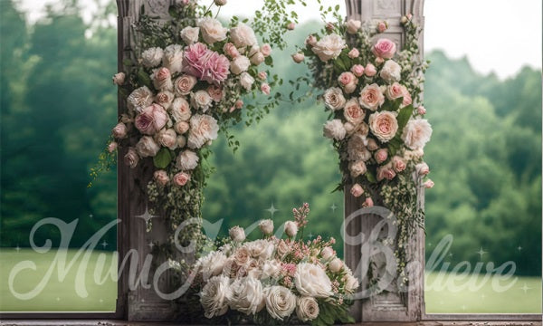 Kate Gemalte Hochzeitstafeln mit Rosen als Hintergrund für den Muttertag im Freien von Mini MakeBelieve