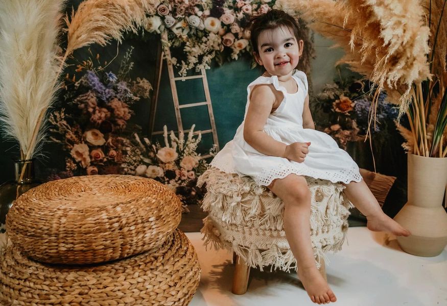 Kate Malerisch Boho im Freien Holz Türen Getrocknete Blumen Pampas Hintergrund von Mini MakeBelieve - Kate Backdrop.de