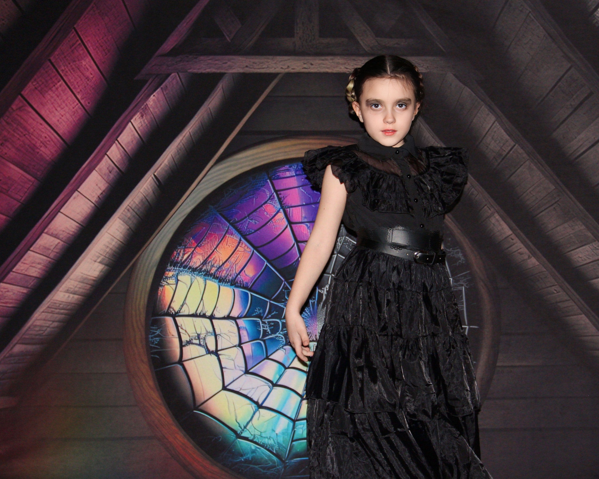 Kate Spooky Halloween Dachboden Dorm Zimmer bunte Spinnennetz Fenster Hintergrund von Mini MakeBelieve - Kate Backdrop.de