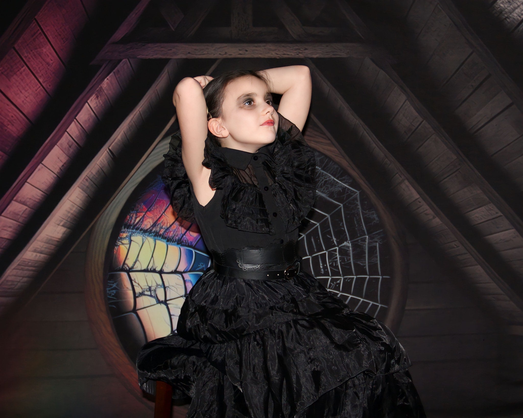 Kate Spooky Halloween Dachboden Dorm Zimmer bunte Spinnennetz Fenster Hintergrund von Mini MakeBelieve - Kate Backdrop.de