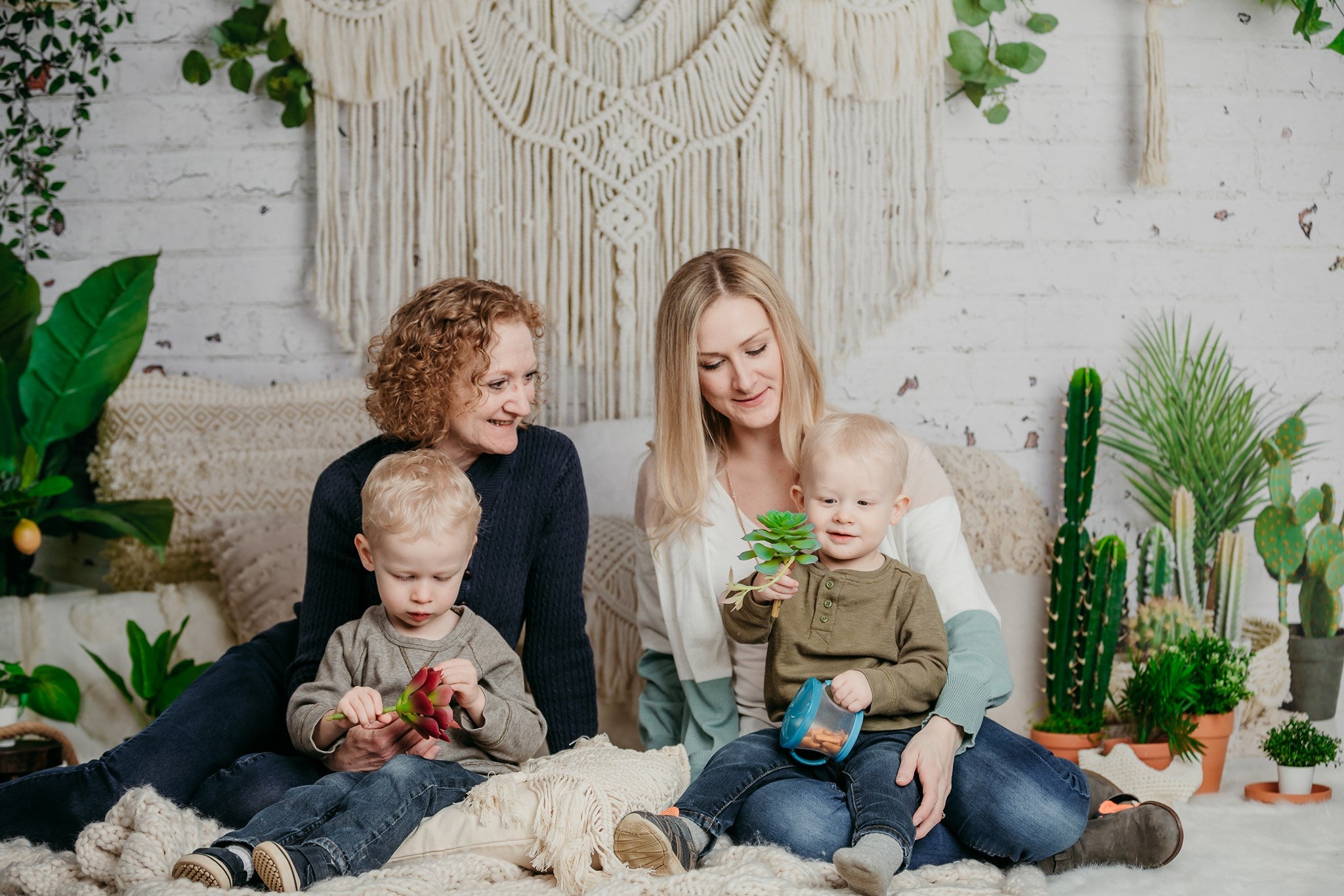 Kate Boho Macrame Bodenkissen mit Pflanzen Hintergrund Entworfen von Mandy Ringe Photography - Kate Backdrop.de