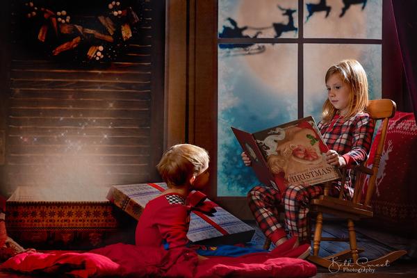 Kate Christmas Moon And Rentier außerhalb der Kulissen für Fotografie