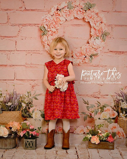 Kate Rosa Backsteinmauer Frühling Blumen Kinder Hintergrund entworfen von Jia Chan Photography - Kate Backdrop.de