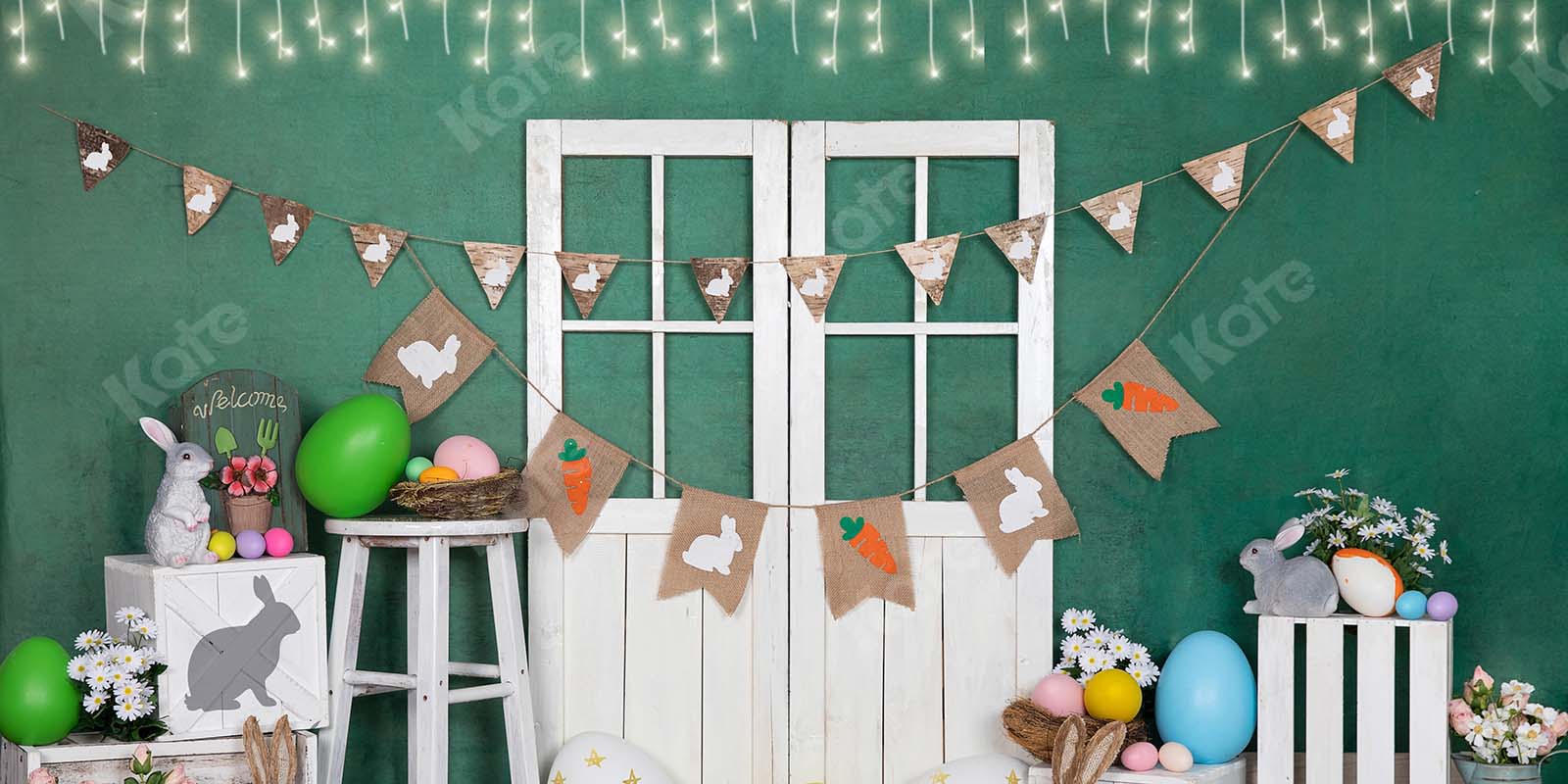 Kate Osterei Hase Laterne weiße Tür grüner Hintergrund Ostern von Emetselch - Kate Backdrop.de