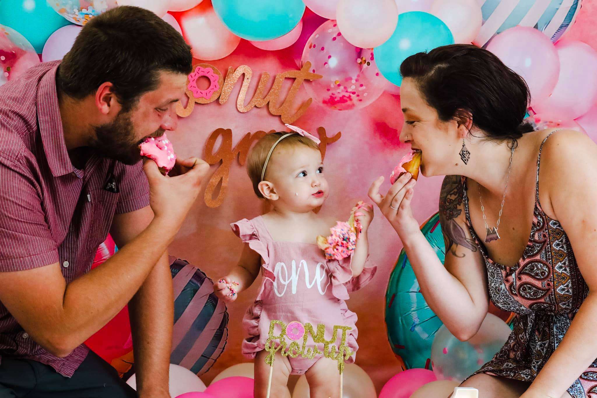 Kate Cake Smash Geburtstag Donut Luftballons Hintergrund von Emetselch - Kate Backdrop.de