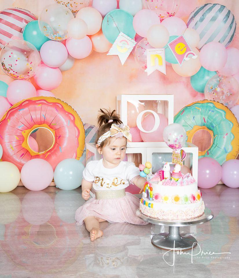Kate Cake Smash Geburtstag Donut Luftballons Hintergrund von Emetselch - Kate Backdrop.de