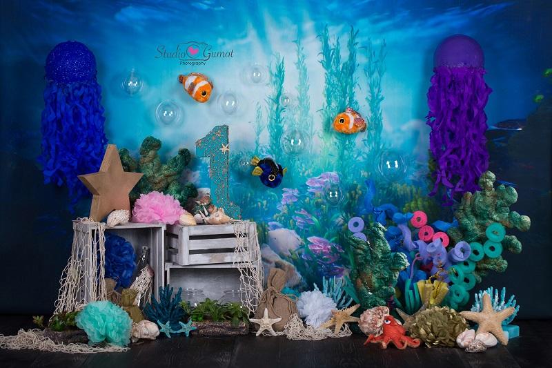 Kate Meerjungfrau unter Meer 1. Geburtstagstorte zerschmettern Sommer Hintergrund entworfen von Studio Gumot - Kate Backdrop.de