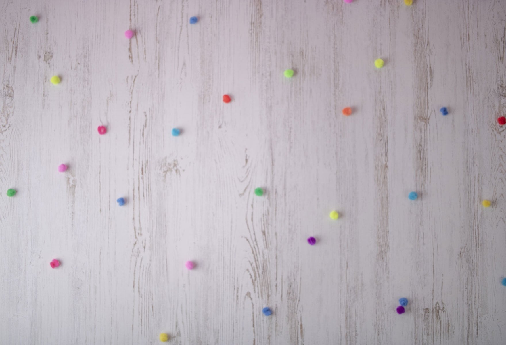 Kate Grau-weißes Holz mit Dekorationen Kinder Kulisse für Fotografie von Erin Larkins