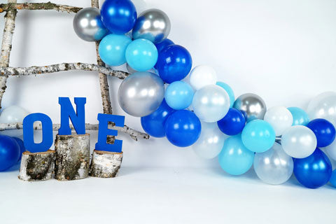 Kate Blaue Luftballons - 1 Geburtstagshintergrund Entworfen von Arica Kirby - Kate Backdrop.de