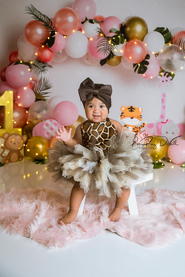 Kate Rosa Safari-Geburtstags-Kinderhintergrund für die Fotografie entworfen von Megan Leigh Photography - Kate Backdrop.de