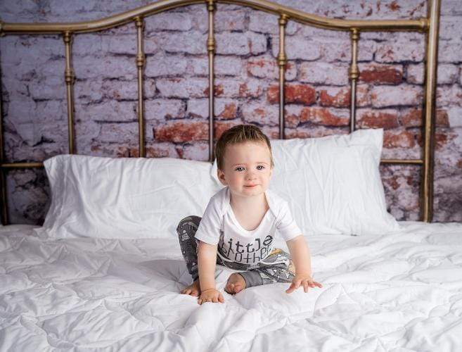 Kate Kopfteil Voll Messingbett Hintergrund für Fotografie Entworfen von Pine Park Collection - Kate Backdrop.de