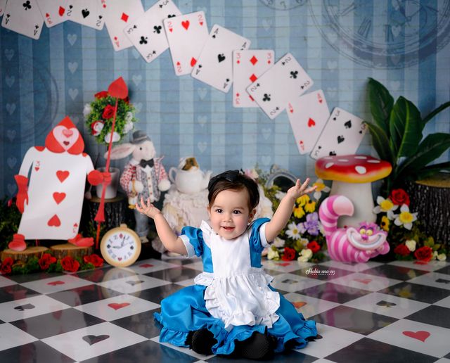 Kate Teeparty mit Alice Hintergrund Entworfen von Mandy Ringe Photography - Kate Backdrop.de