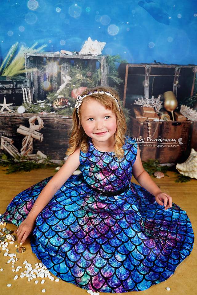 Kate Sommer unter dem Meer mit Fisch Hintergrund von Arica Kirby - Kate Backdrop.de