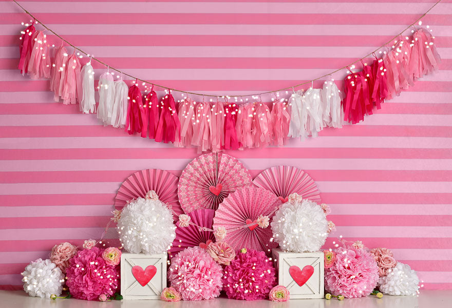 Kate Valentinstag mit Herzen und Streifen Hintergrund Entworfen von Mandy Ringe Photography - Kate Backdrop.de