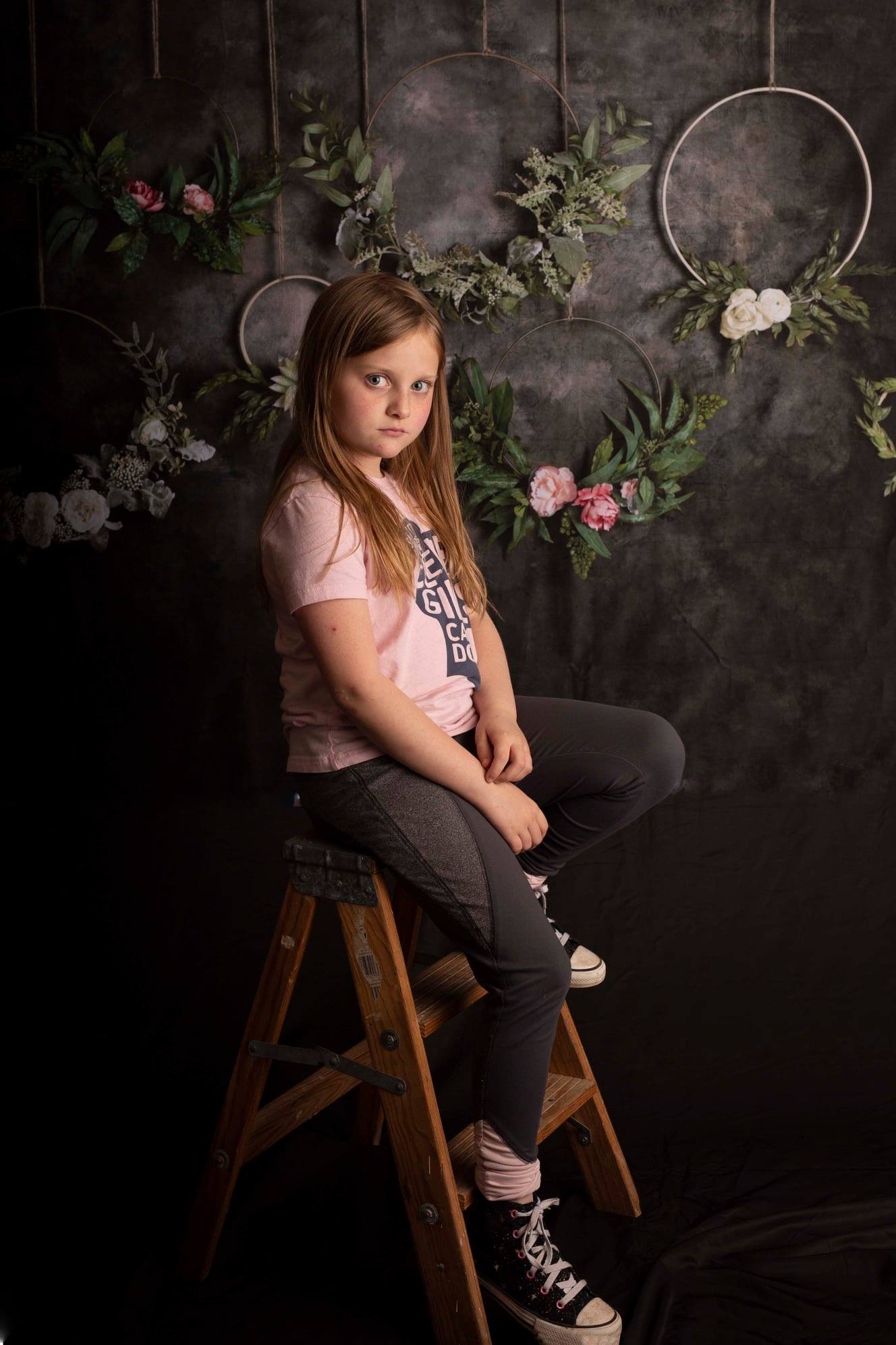 Kate Dunkle Blumen Hintergrund Geburtstag Entworfen von Mandy Ringe Photography - Kate Backdrop.de
