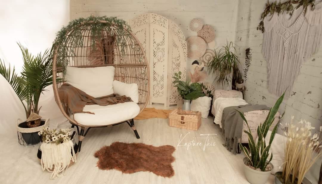 Kate Boho mit Pampasgras Hintergrund von Mandy Ringe Photography - Kate Backdrop.de