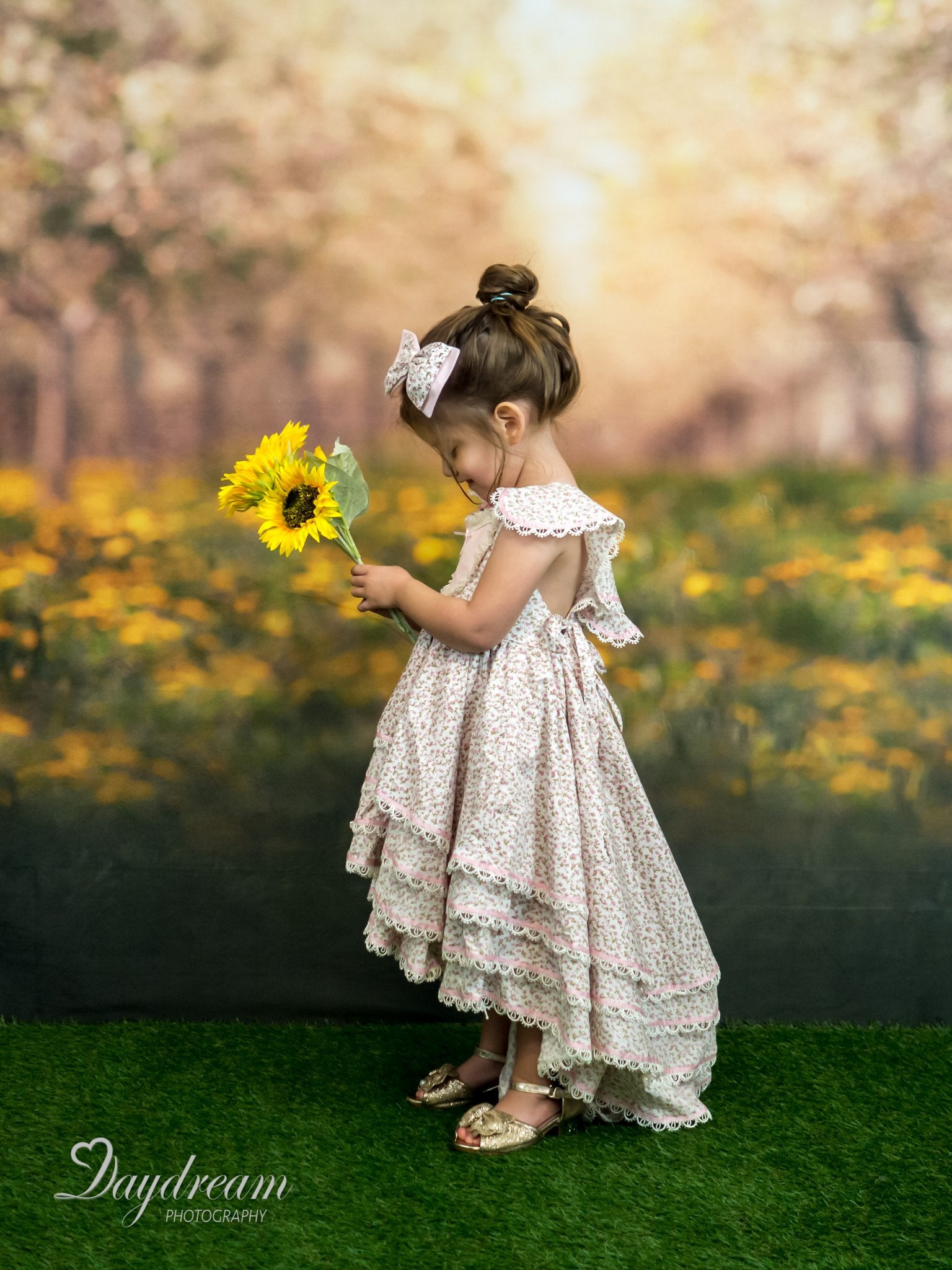 Kate Frühlingsobstgarten im gelben Hintergrund für Fotografie Entworfen von Lisa Granden - Kate Backdrop.de