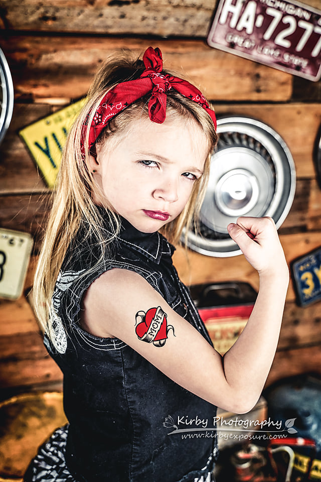 Kate Garage Jungen / Vatertag Hintergrund von Arica Kirby - Kate Backdrop.de