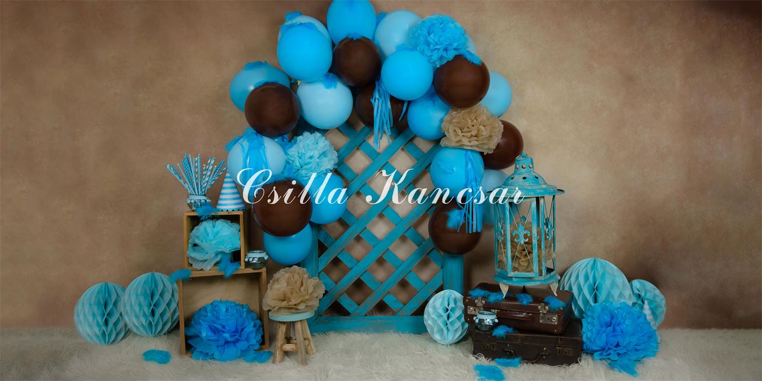 Kate Cake Smash Hintergrund Blaue Luftballons Entworfen von Csilla Kancsar