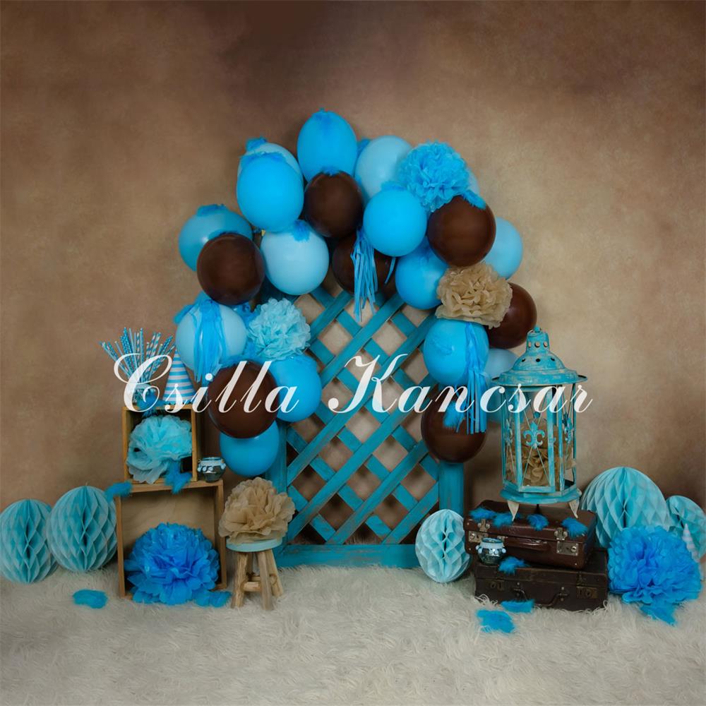 Kate Cake Smash Hintergrund Blaue Luftballons Entworfen von Csilla Kancsar