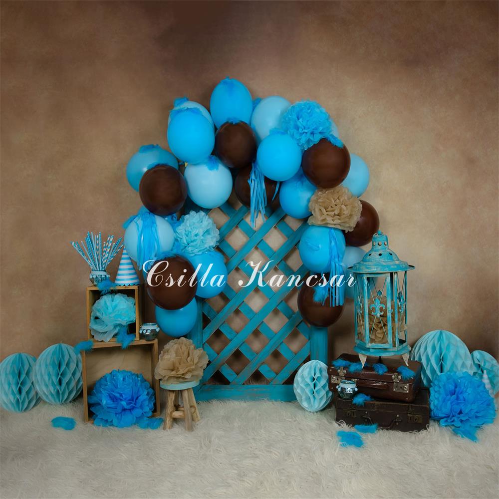 Kate Cake Smash Hintergrund Blaue Luftballons Entworfen von Csilla Kancsar