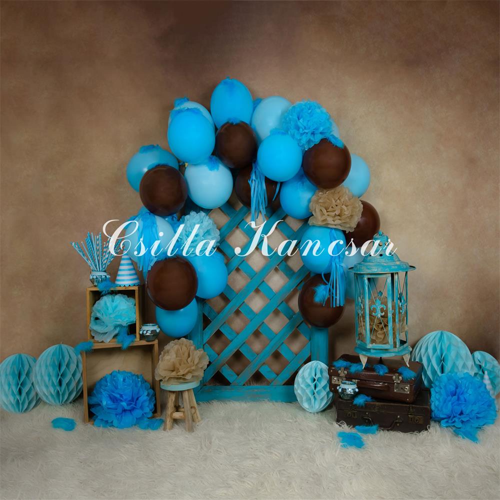 Kate Cake Smash Hintergrund Blaue Luftballons Entworfen von Csilla Kancsar