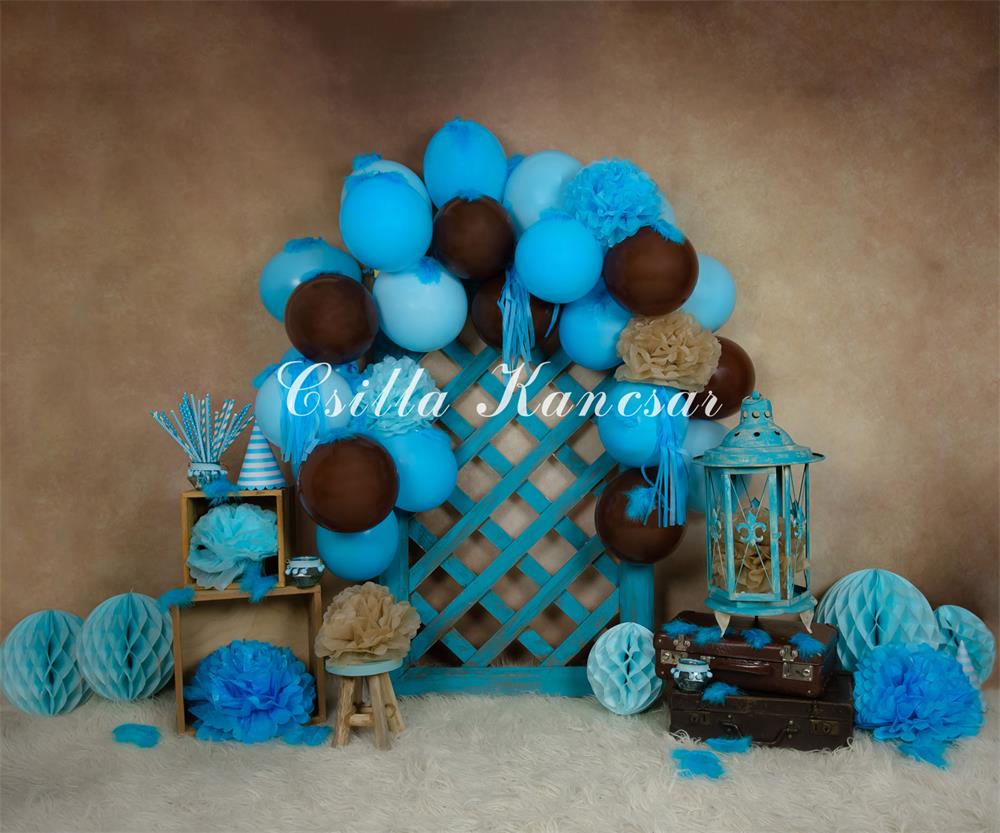 Kate Cake Smash Hintergrund Blaue Luftballons Entworfen von Csilla Kancsar