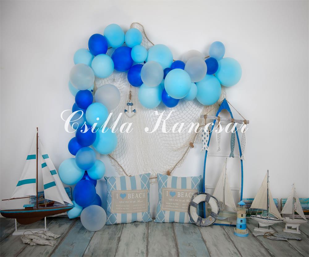 Kate Seemann Hintergrund blau Luftballons Segelboot Entworfen von Csilla Kancsar - Kate Backdrop.de