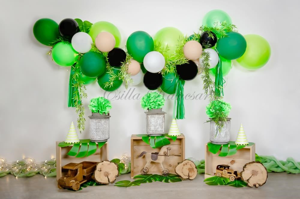 Kate Cake Smash Hintergrund grüne Luftballons Camping Entworfen von Csilla Kancsar