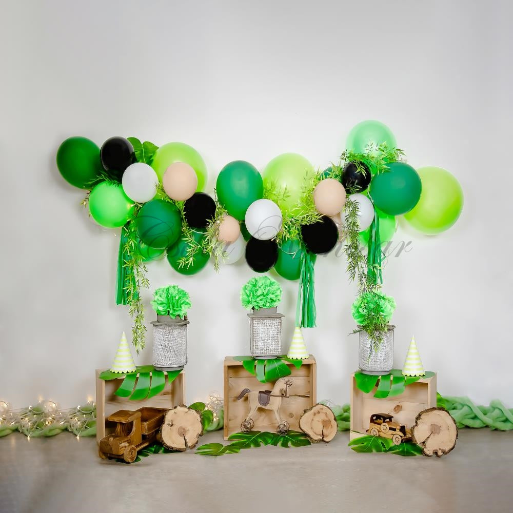 Kate Cake Smash Hintergrund grüne Luftballons Camping Entworfen von Csilla Kancsar