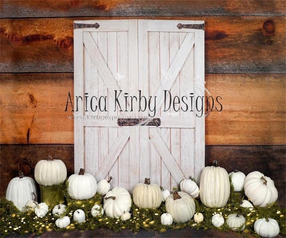 Kate Herbst weiße Kürbisse Scheunentor Hintergrund von Arica Kirby