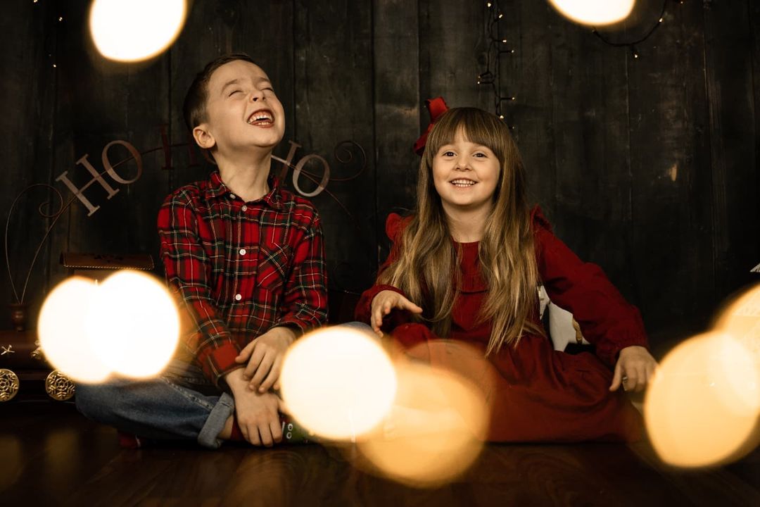 Kate Dunkelbrauner Holzhintergrund Holz von Rose Abbas - Kate Backdrop.de